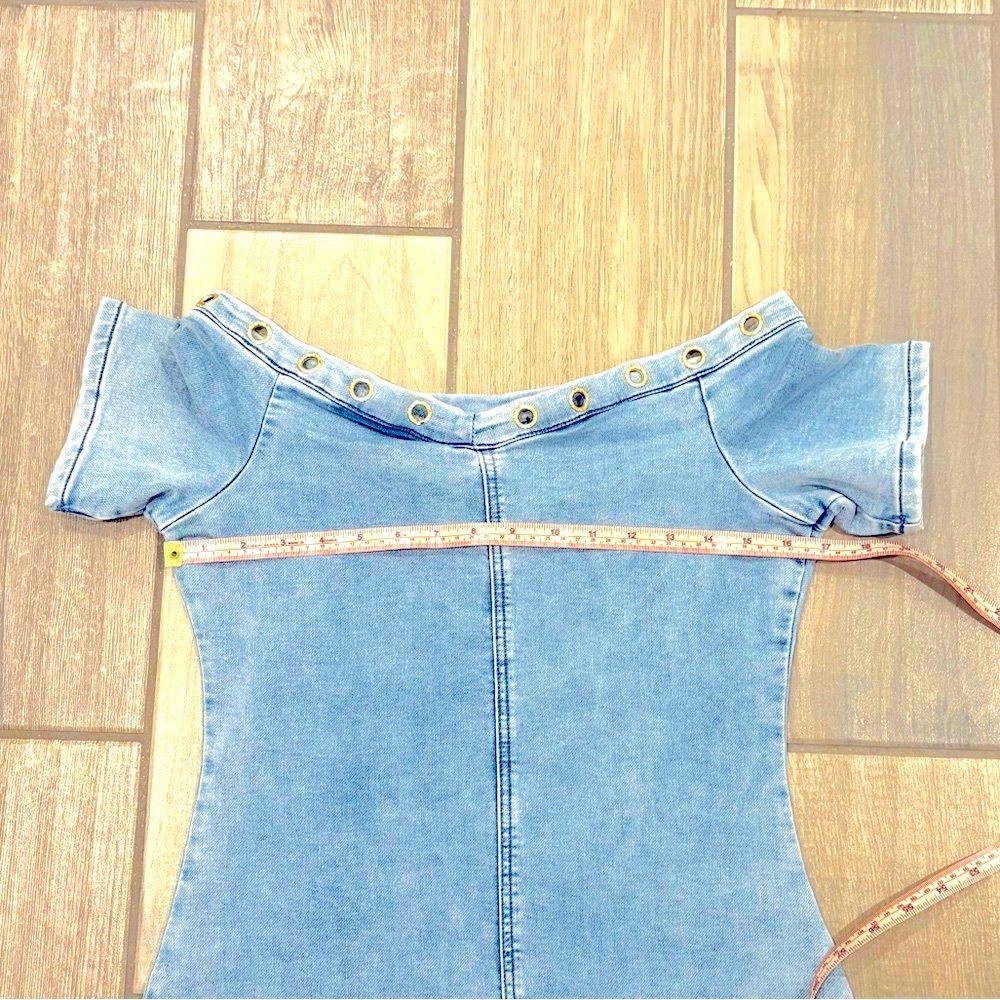 BEBE Off-Shoulder Denim Bodycon Dress – Grommet Detail – Size 6‎ - Picture 10 of 11